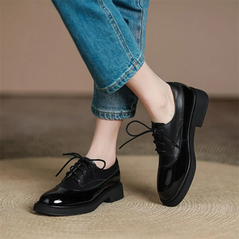 Leisure Vintage-inspired Vegan Leather Lace-Up Wingtip Oxford Shoes