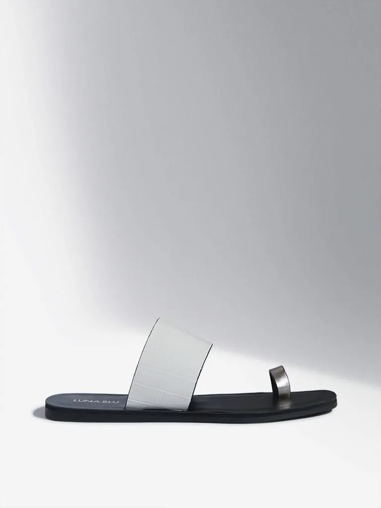 LUNA BLU White Toe-Ring Sandals